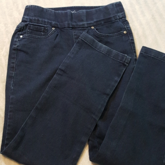 Gloria Vanderbilt  Womans Petite Dark Blue  Stretchy Straight Leg  Jeans - Picture 1 of 6